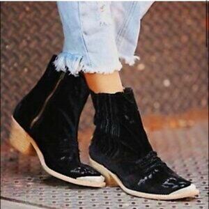 FREE PEOPLE DISTRESSED Barbary black velvet western  boot